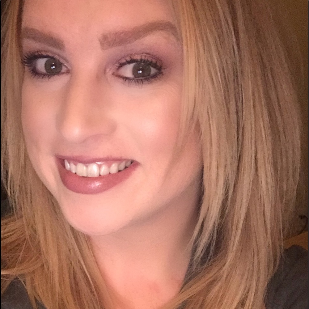 Meet your Posher, Emilee